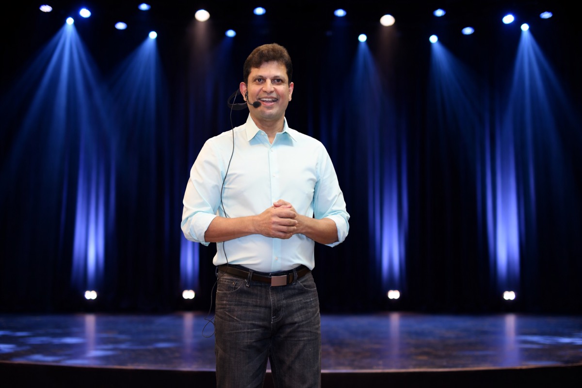 Shine performing a mentalism stage show